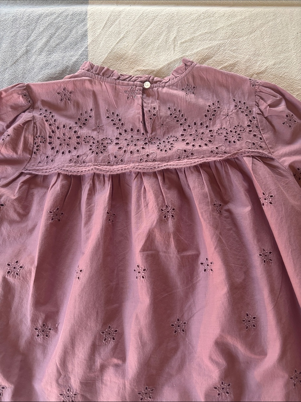 Gap Women’s Eyelet Cotton Top - Picture 3 of 3